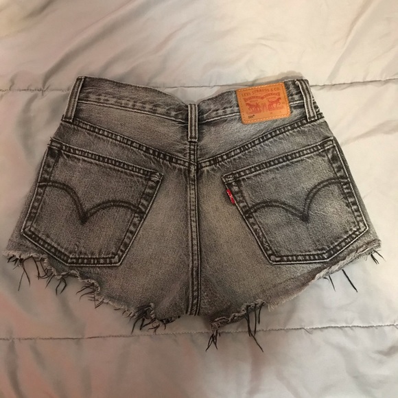Levi’s 501 Shorts - Picture 2 of 3